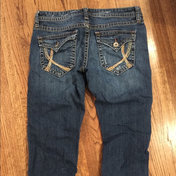 Size 28 distressed jean capris - Picture 5 of 5